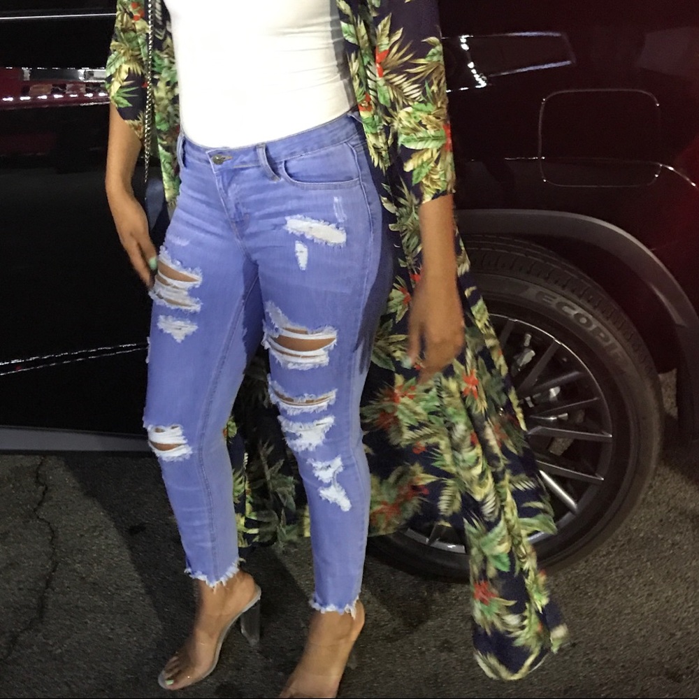 Distressed light wash cropped jeans